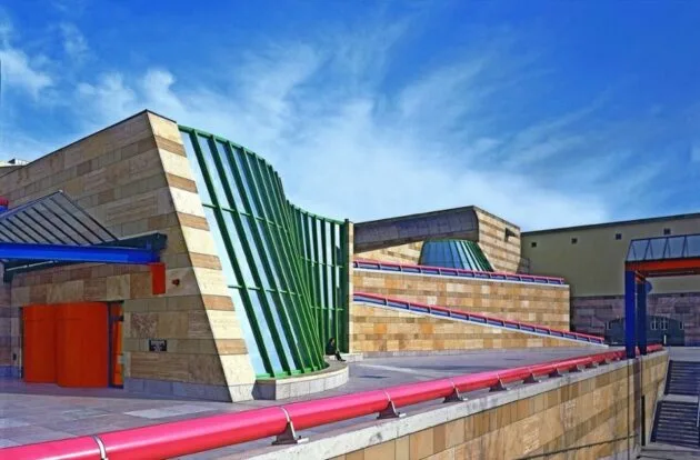 Façade colorée de la Staatsgalerie de Stuttgart