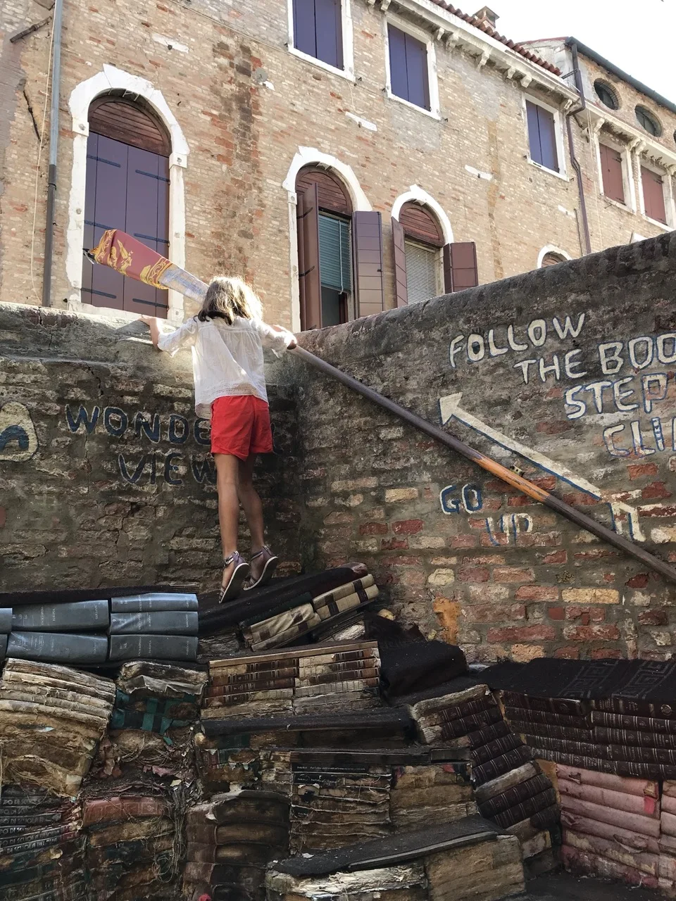 acqua alta bookstore