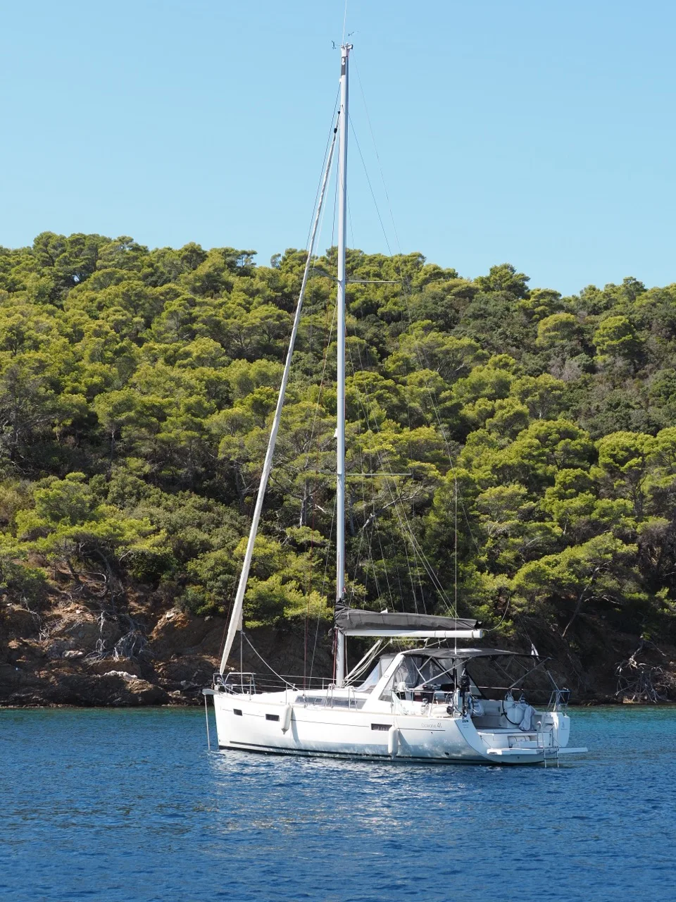 Port Cros enn voilier