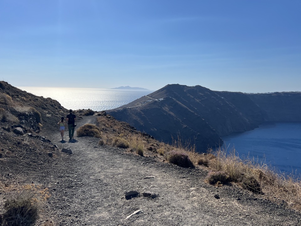 Santorin en famille, à pied et en bus !