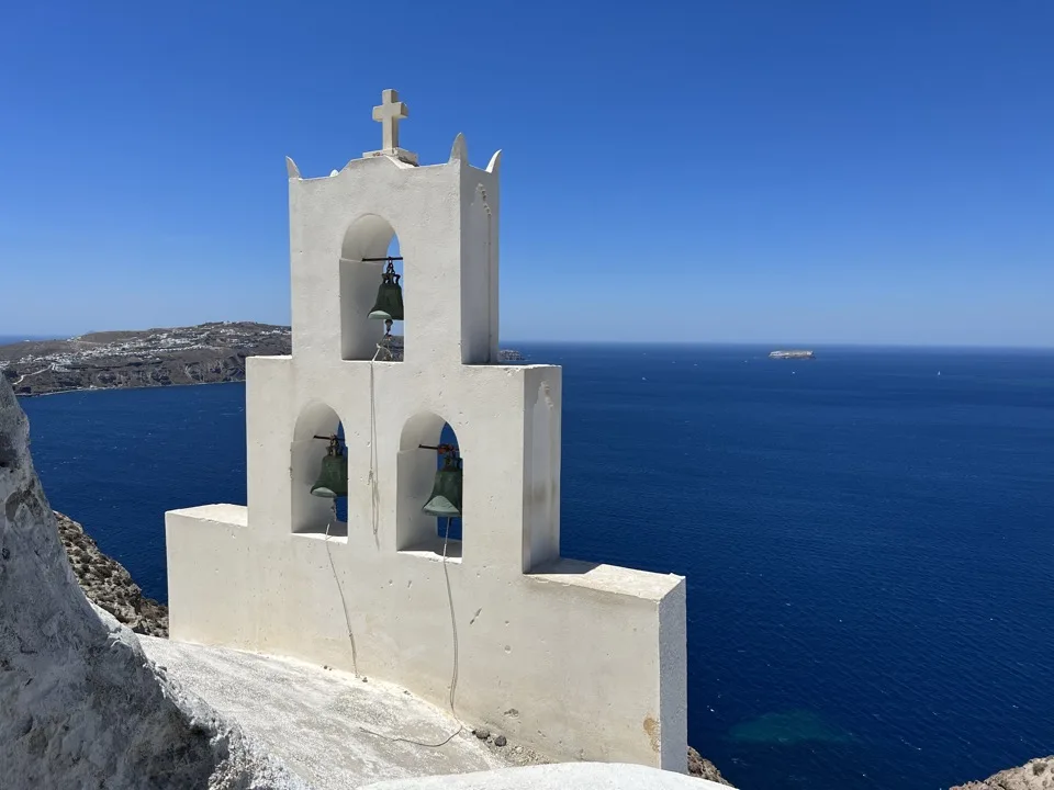 santorin a pied en bus et en famille