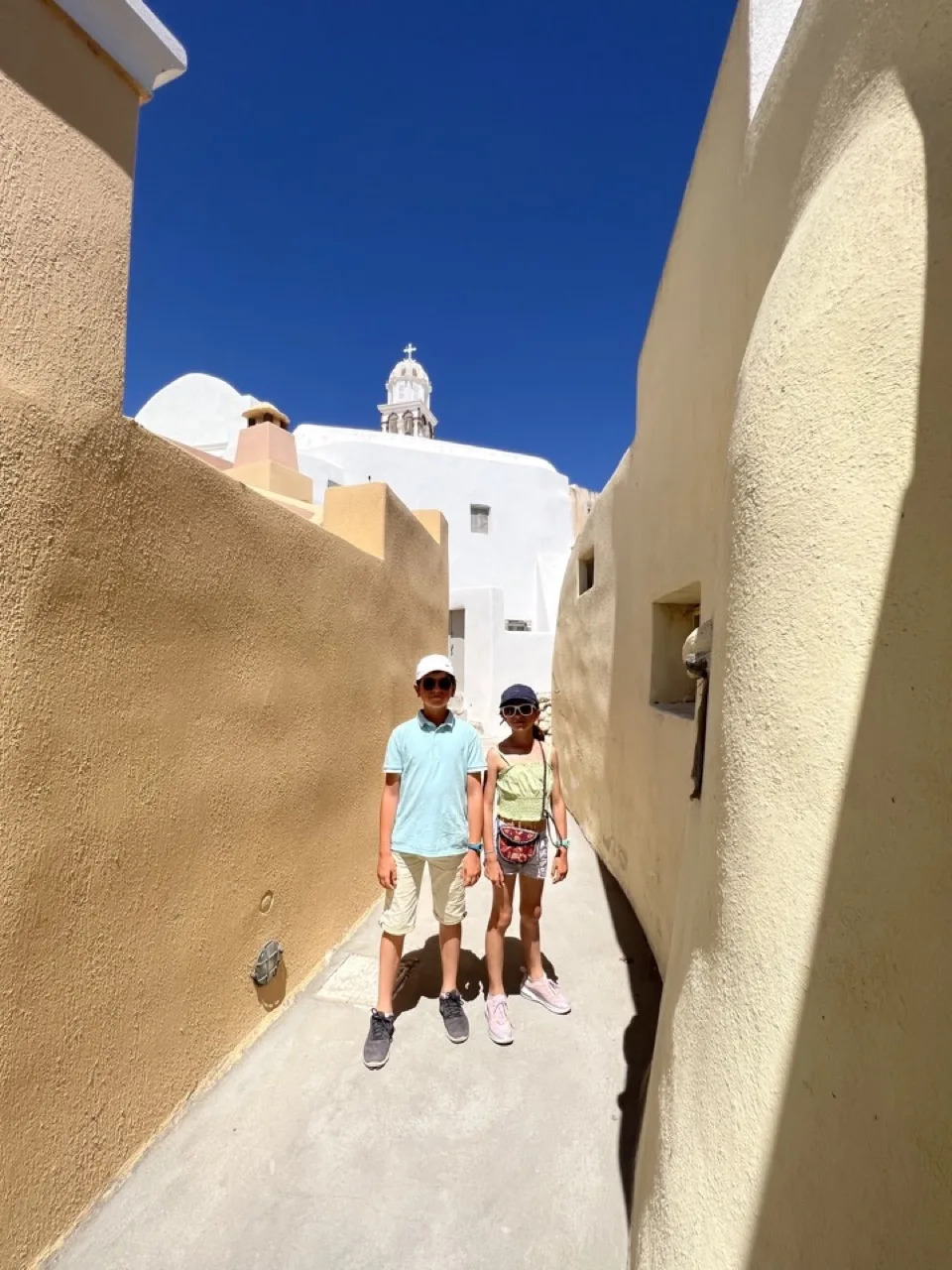 santorin a pied en bus et en famille