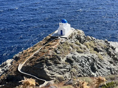 4 jours à Sifnos en famille, à pied et en bus
