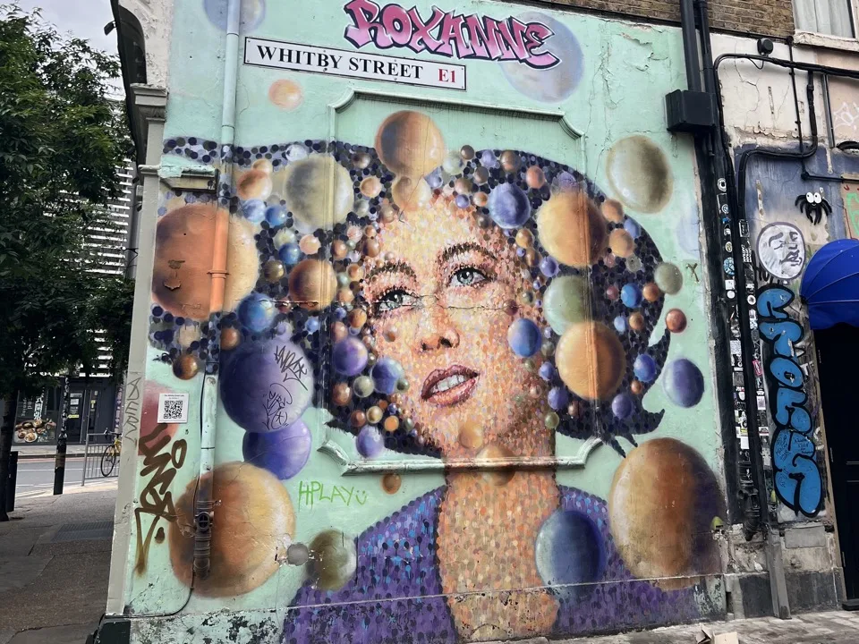 The_white_street_lady