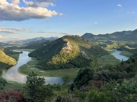Our one-week family itinerary in Montenegro, exploring its most beautiful national parks between lakes, mountains and the sea.